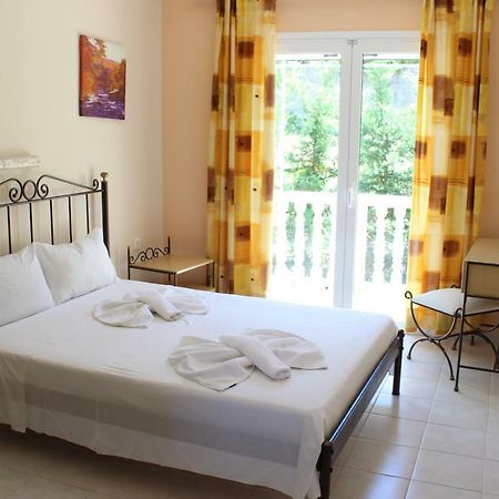 Turtle Beach Apartment Marathiás Eksteriør billede