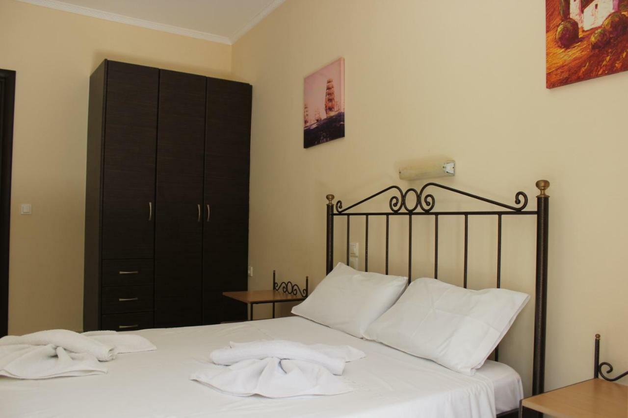 Turtle Beach Apartment Marathiás Eksteriør billede